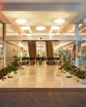 Foto dos corredores do edifício do consultório
